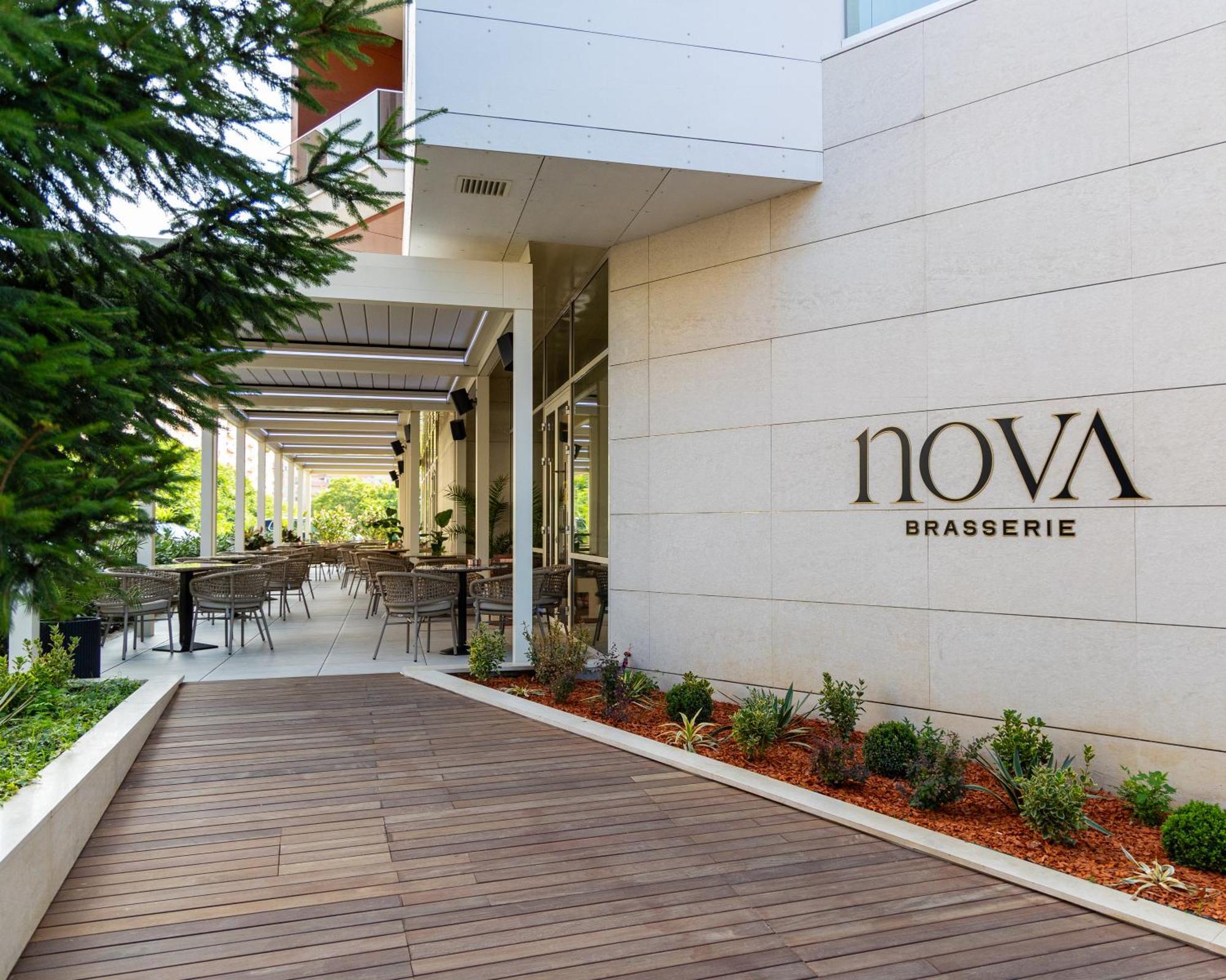 Hotel Nova Luxury Targoviste Exterior photo